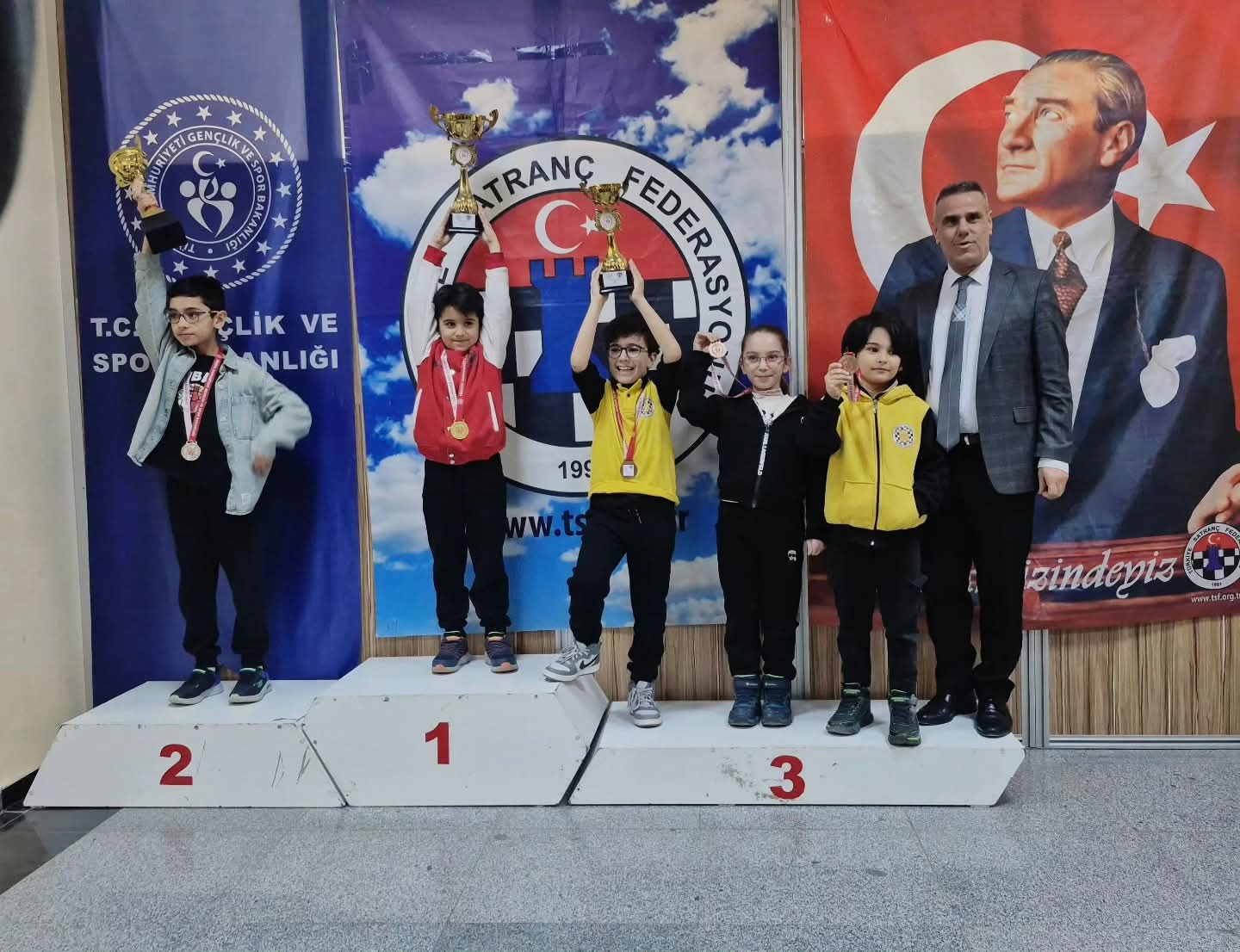 Yalova Uzmanlar Koleji’nden Satrançta Büyük Başarı: Mustafa Kerem İl Birincisi Oldu