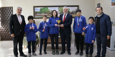 Yalovalı Öğrencilerden Büyük Başarı: TET Robot Takımı FLL Eskişehir Turnuvasında Birinci Oldu