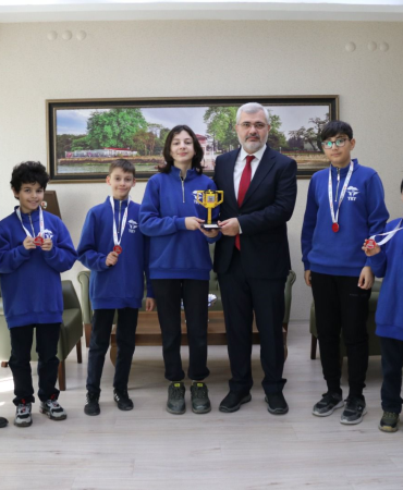 Yalovalı Öğrencilerden Büyük Başarı: TET Robot Takımı FLL Eskişehir Turnuvasında Birinci Oldu