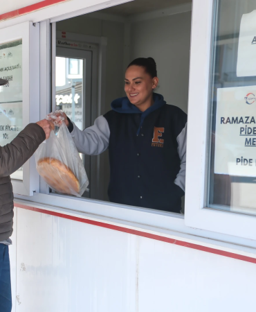 ÇİFTLİKKÖY’DE HALK PİDE’YE YOĞUN İLGİ
