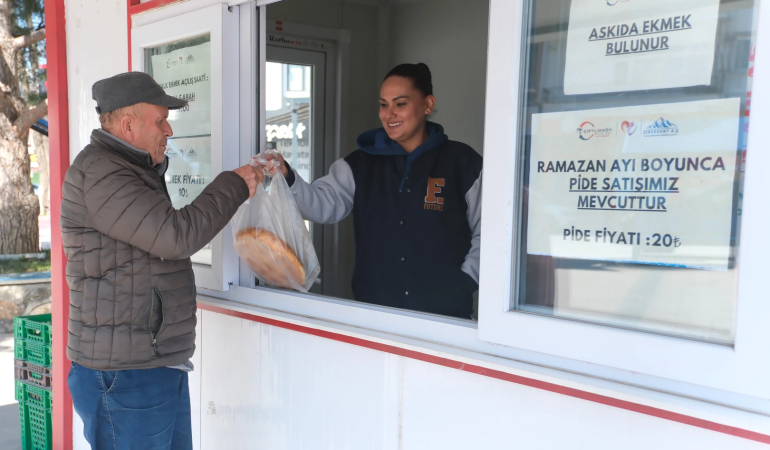 ÇİFTLİKKÖY’DE HALK PİDE’YE YOĞUN İLGİ