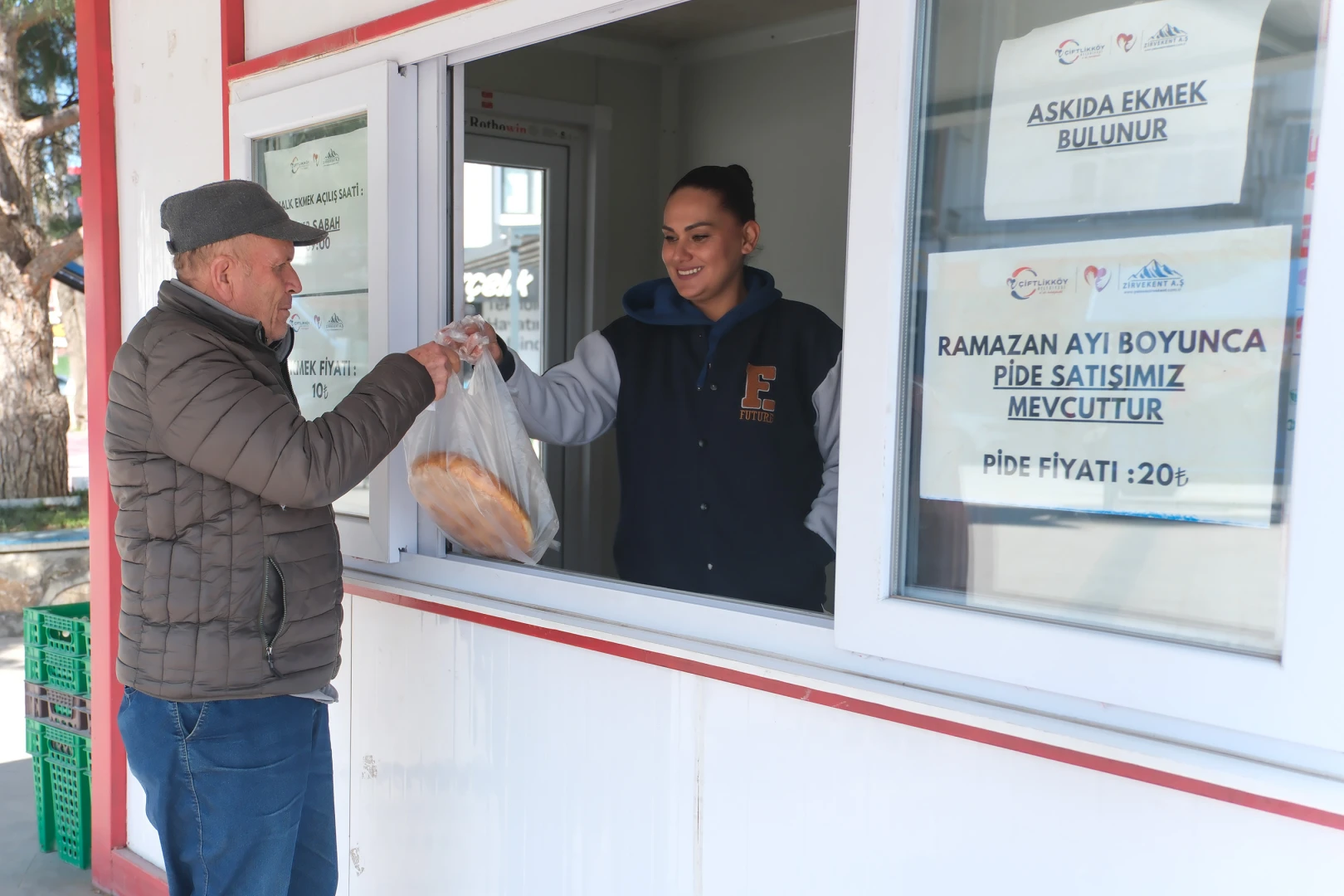 ÇİFTLİKKÖY’DE HALK PİDE’YE YOĞUN İLGİ