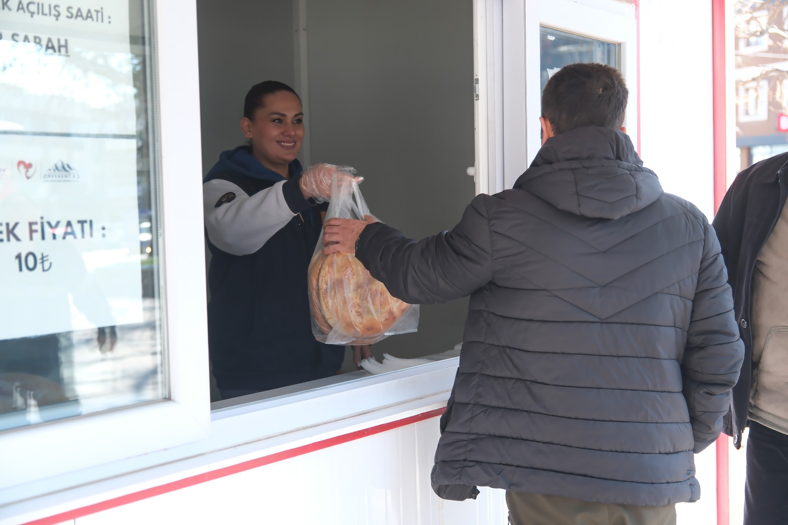 ÇİFTLİKKÖY’DE HALK PİDE’YE YOĞUN İLGİ