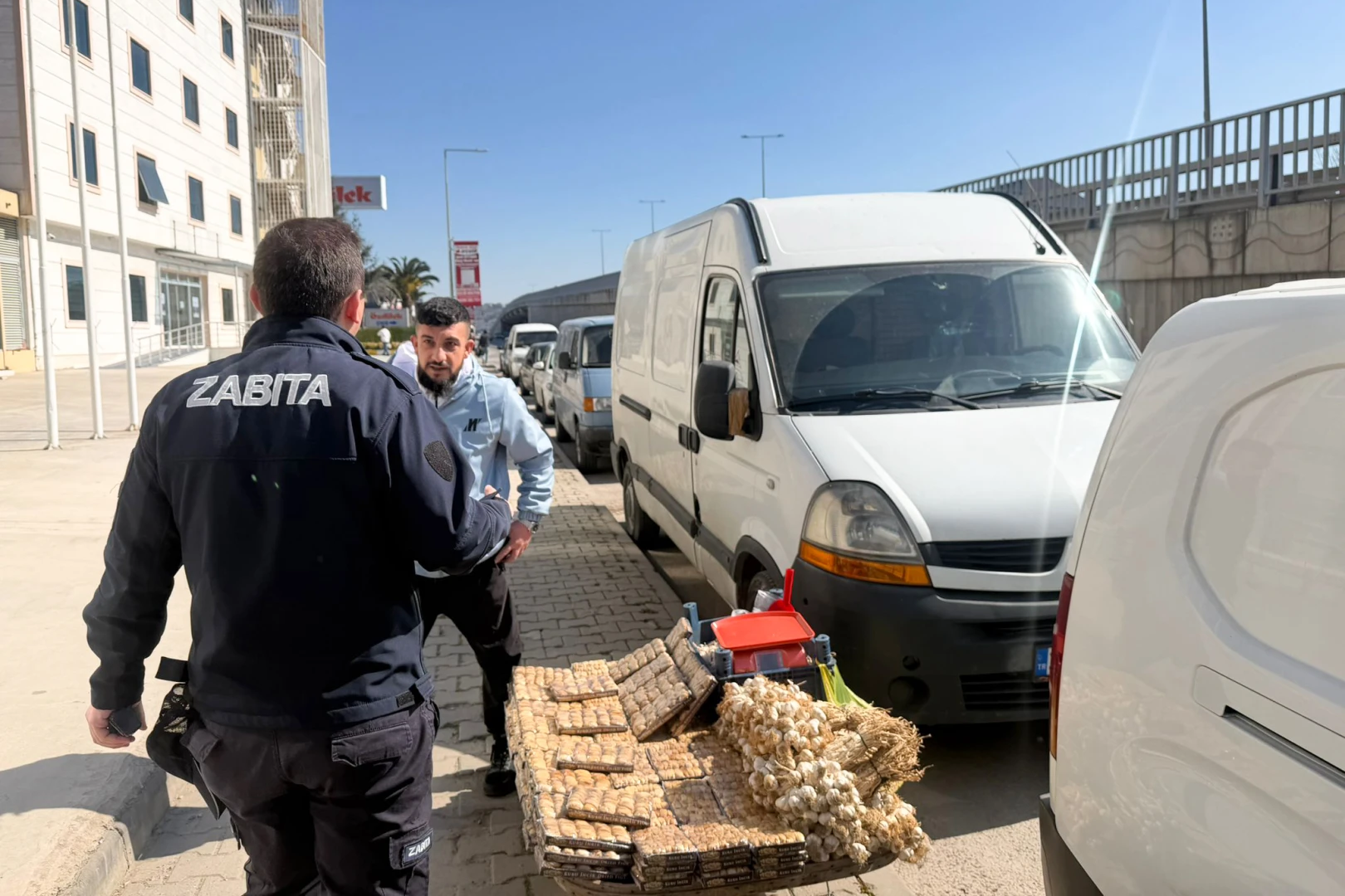 ÇİFTLİKKÖY ZABITASINDAN SEYYAR SATICILARA GEÇİT YOK
