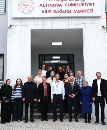 Altınova’da 14 Mart Tıp Bayramı’nda Sağlık Çalışanlarına Anlamlı Ziyaret