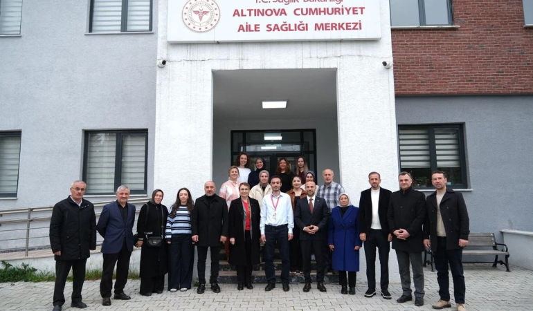 Altınova’da 14 Mart Tıp Bayramı’nda Sağlık Çalışanlarına Anlamlı Ziyaret