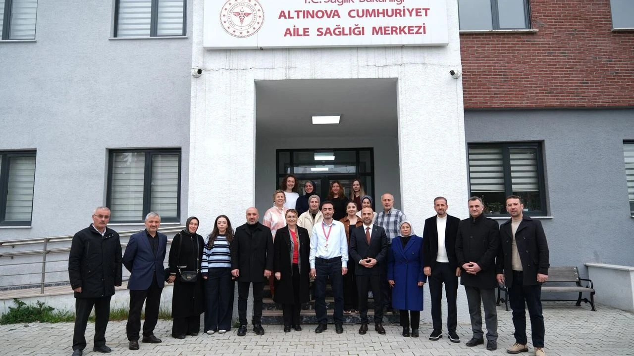 Altınova’da 14 Mart Tıp Bayramı’nda Sağlık Çalışanlarına Anlamlı Ziyaret