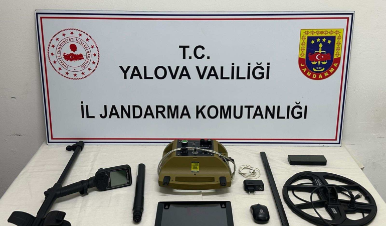 Altınova’da Kaçak Kazıya Suçüstü: Jandarma İki Şüpheliyi Yakaladı
