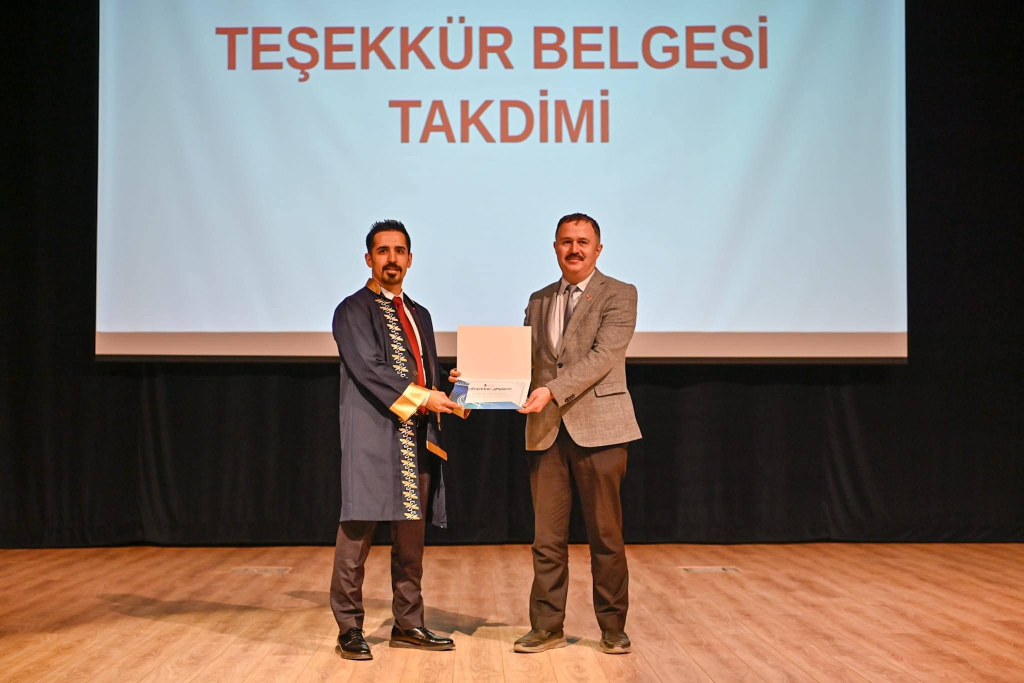 Yalova Üniversitesi’nde 14 Mart Tıp Bayramı Coşkusu: Dr. Seçkin Özcan’a Teşekkür Belgesi
