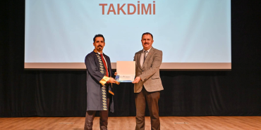 Yalova Üniversitesi’nde 14 Mart Tıp Bayramı Coşkusu: Dr. Seçkin Özcan’a Teşekkür Belgesi