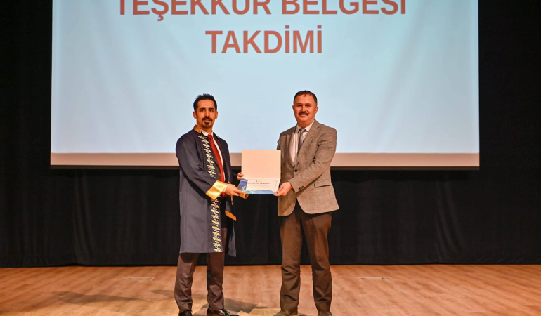 Yalova Üniversitesi’nde 14 Mart Tıp Bayramı Coşkusu: Dr. Seçkin Özcan’a Teşekkür Belgesi