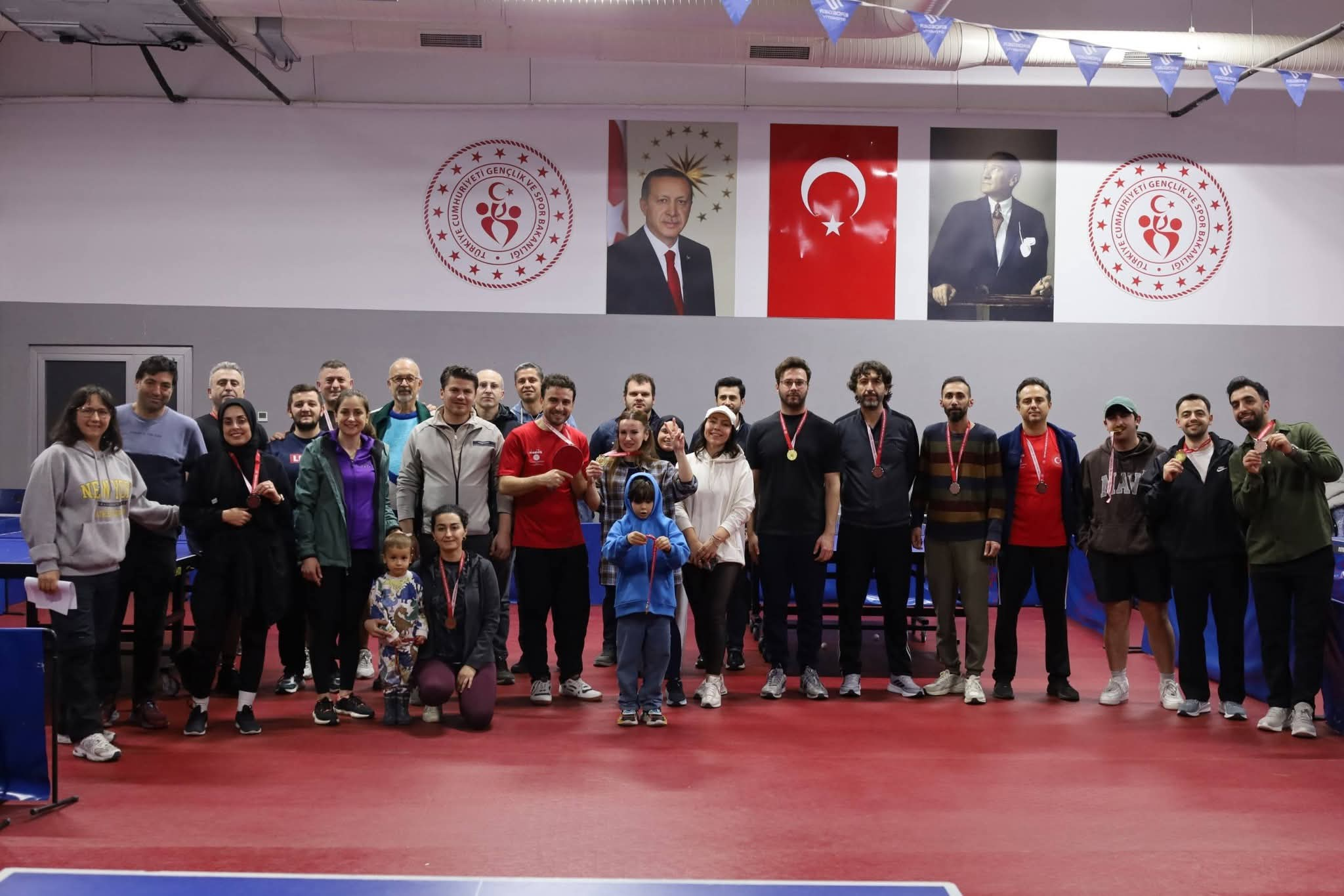 Yalova’da 14 Mart Tıp Bayramı’na Özel Masa Tenisi Turnuvası Tamamlandı 9 Yalova’da 14 Mart Tıp Bayramı’na Özel Masa Tenisi Turnuvası Tamamlandı