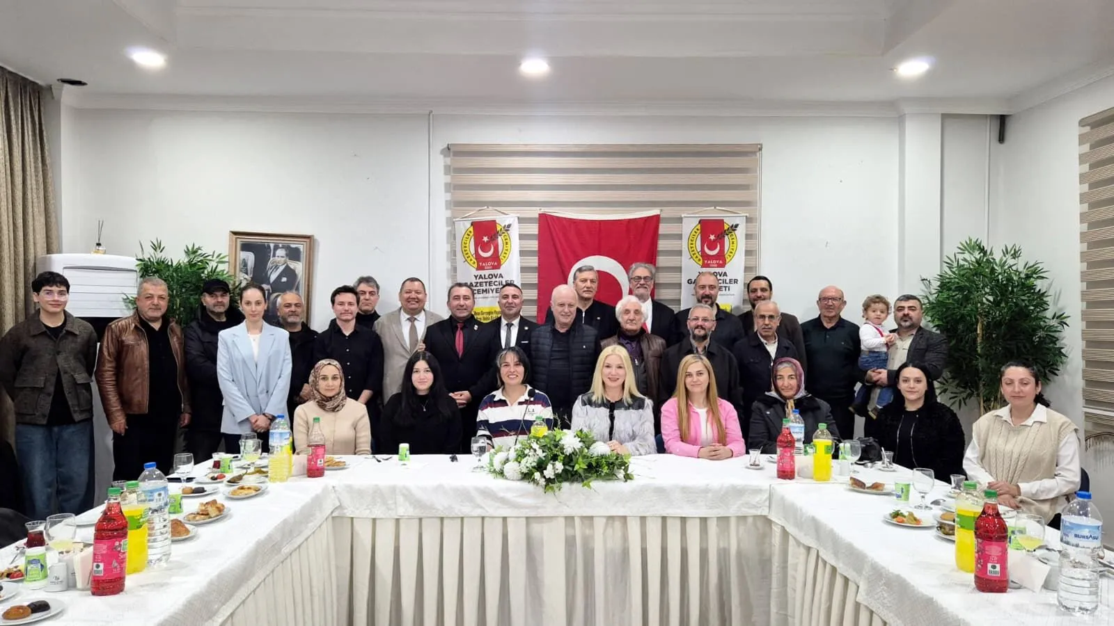 Yalova Gazeteciler Cemiyeti İftar Sofrasında Buluştu: Geleneksel Buluşma Dayanışmayı Güçlendirdi 1 Yalova Gazeteciler Cemiyeti İftar Sofrasında Buluştu: Geleneksel Buluşma Dayanışmayı Güçlendirdi