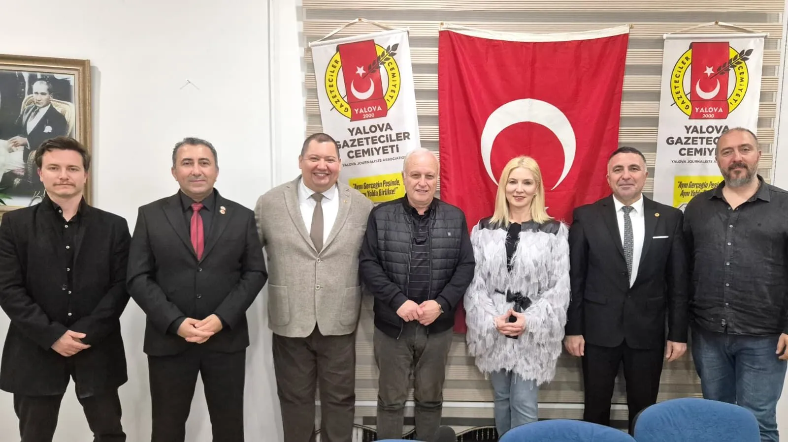 Yalova Gazeteciler Cemiyeti İftar Sofrasında Buluştu: Geleneksel Buluşma Dayanışmayı Güçlendirdi 6 Yalova Gazeteciler Cemiyeti İftar Sofrasında Buluştu: Geleneksel Buluşma Dayanışmayı Güçlendirdi