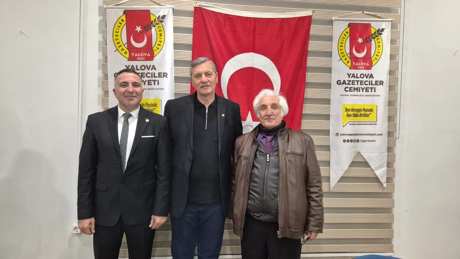 Yalova Gazeteciler Cemiyeti İftar Sofrasında Buluştu: Geleneksel Buluşma Dayanışmayı Güçlendirdi 7 Yalova Gazeteciler Cemiyeti İftar Sofrasında Buluştu: Geleneksel Buluşma Dayanışmayı Güçlendirdi