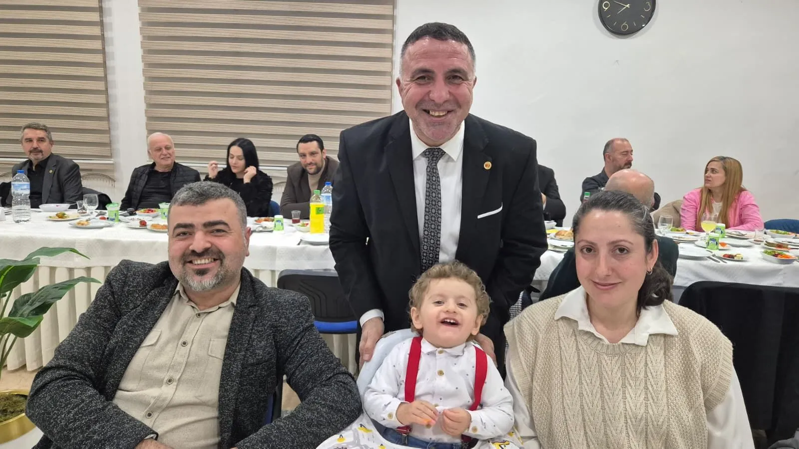 Yalova Gazeteciler Cemiyeti İftar Sofrasında Buluştu: Geleneksel Buluşma Dayanışmayı Güçlendirdi 10 Yalova Gazeteciler Cemiyeti İftar Sofrasında Buluştu: Geleneksel Buluşma Dayanışmayı Güçlendirdi