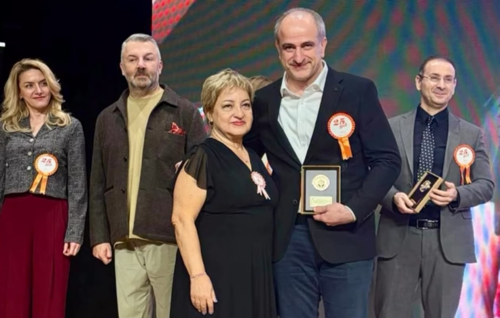 Uzm. Dr. Murat Fazlıoğlu’na 25. Hizmet Yılı Plaketi