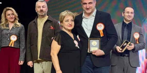 Uzm. Dr. Murat Fazlıoğlu’na 25. Hizmet Yılı Plaketi