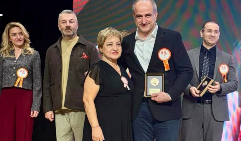 Uzm. Dr. Murat Fazlıoğlu’na 25. Hizmet Yılı Plaketi