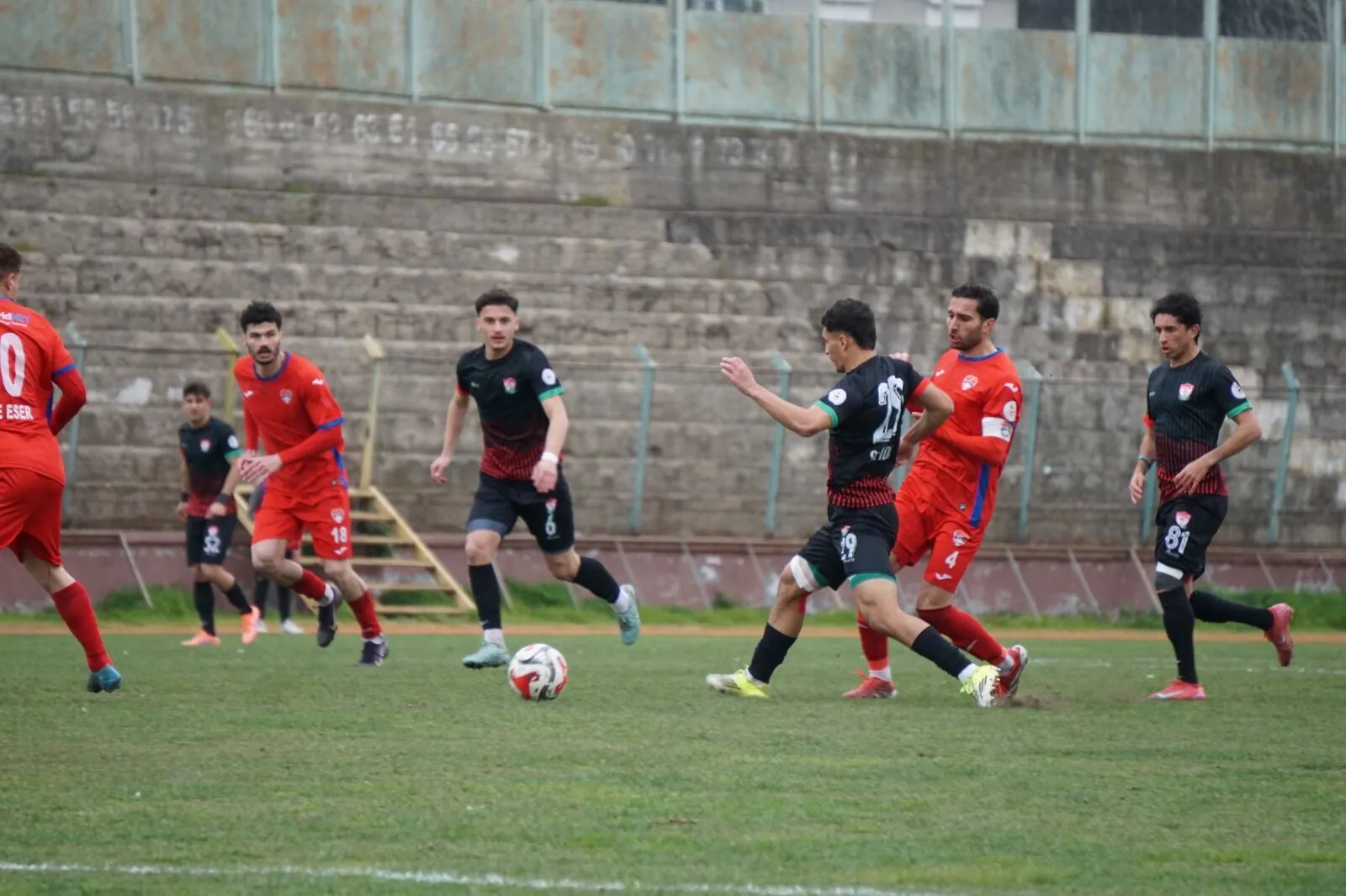 Yalova FK ile Silivrispor Golsüz Berabere Kaldı: Arda Yılmaz’dan Play-Off Mesajı 8 Yalova FK ile Silivrispor Golsüz Berabere Kaldı: Arda Yılmaz’dan Play-Off Mesajı