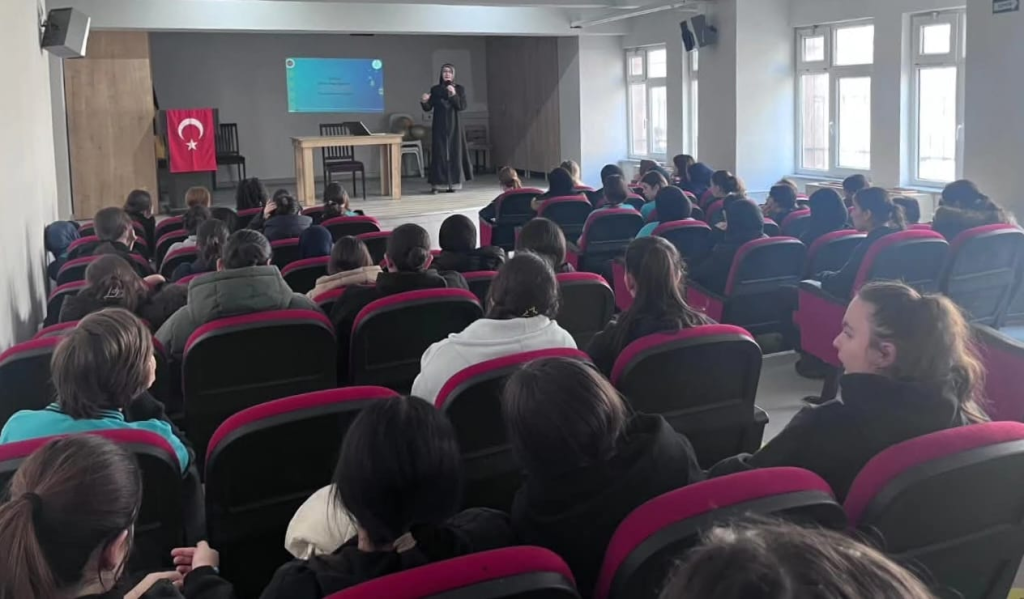 Yalova’da Öğrencilere Ramazan Bilinci: “Ramazan, Cami ve Hayat” Söyleşilerine Yoğun İlgi