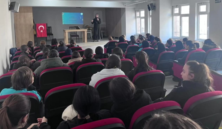 Yalova’da Öğrencilere Ramazan Bilinci: “Ramazan, Cami ve Hayat” Söyleşilerine Yoğun İlgi