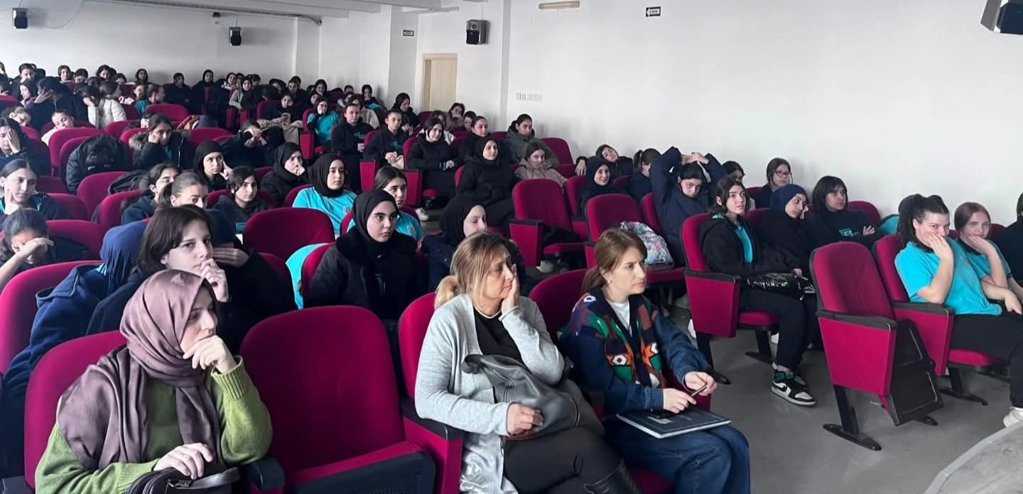 Yalova’da Öğrencilere Ramazan Bilinci: “Ramazan, Cami ve Hayat” Söyleşilerine Yoğun İlgi