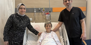 Kesisiz Ameliyatla İdrar Kaçırma Sorunu Tarih Oldu: 83 Yaşındaki Hasta Sağlığına Kavuştu