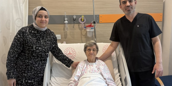 Kesisiz Ameliyatla İdrar Kaçırma Sorunu Tarih Oldu: 83 Yaşındaki Hasta Sağlığına Kavuştu
