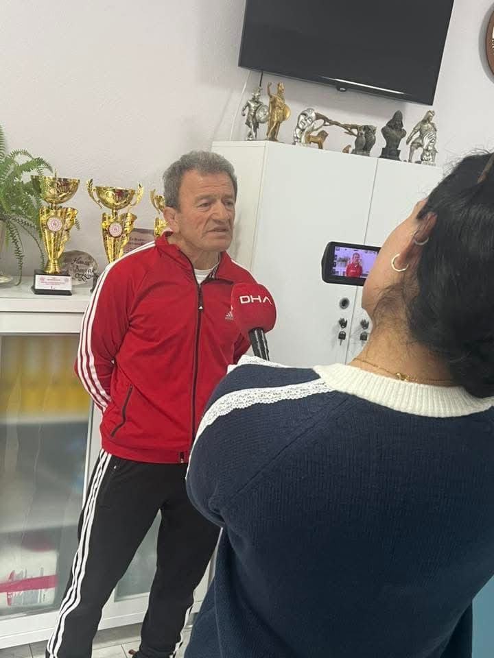 Yalova’nın Efsane Beden Eğitimi Öğretmeni Mehmet Kenan Bektaş Emekli Oldu