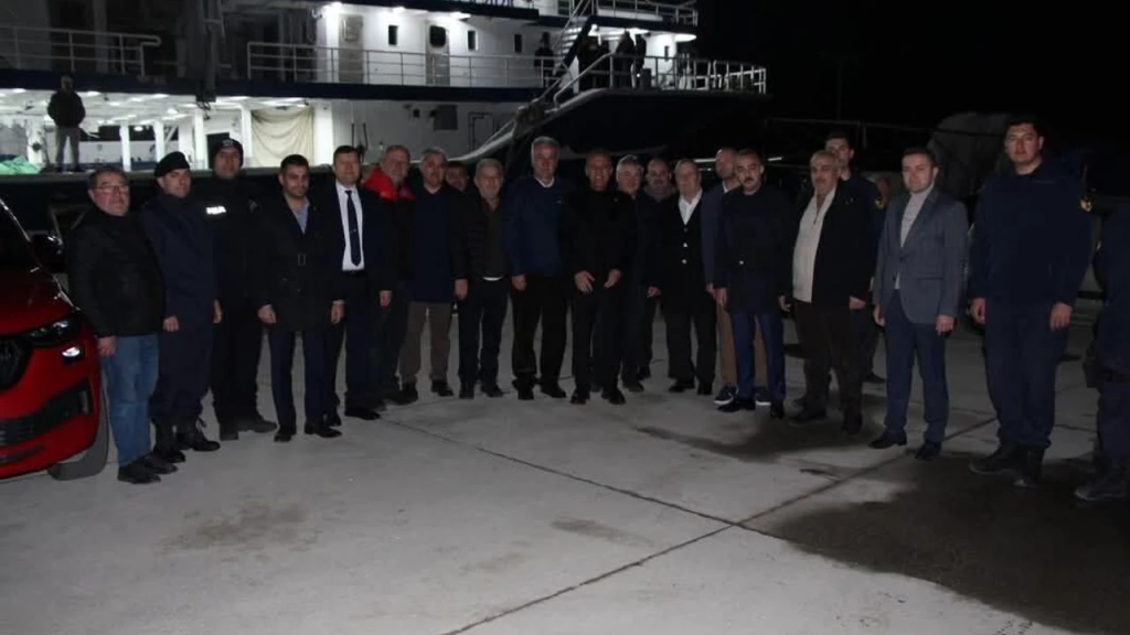 Yalova Valisi Ahmet Hamdi Usta Balıkçılarla Aynı Sofrada Buluştu: Kapaklı’da Anlamlı İftar Programı