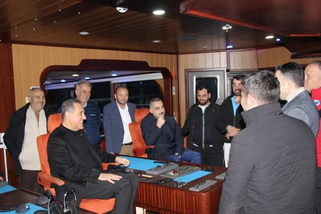 Yalova Valisi Ahmet Hamdi Usta Balıkçılarla Aynı Sofrada Buluştu: Kapaklı’da Anlamlı İftar Programı