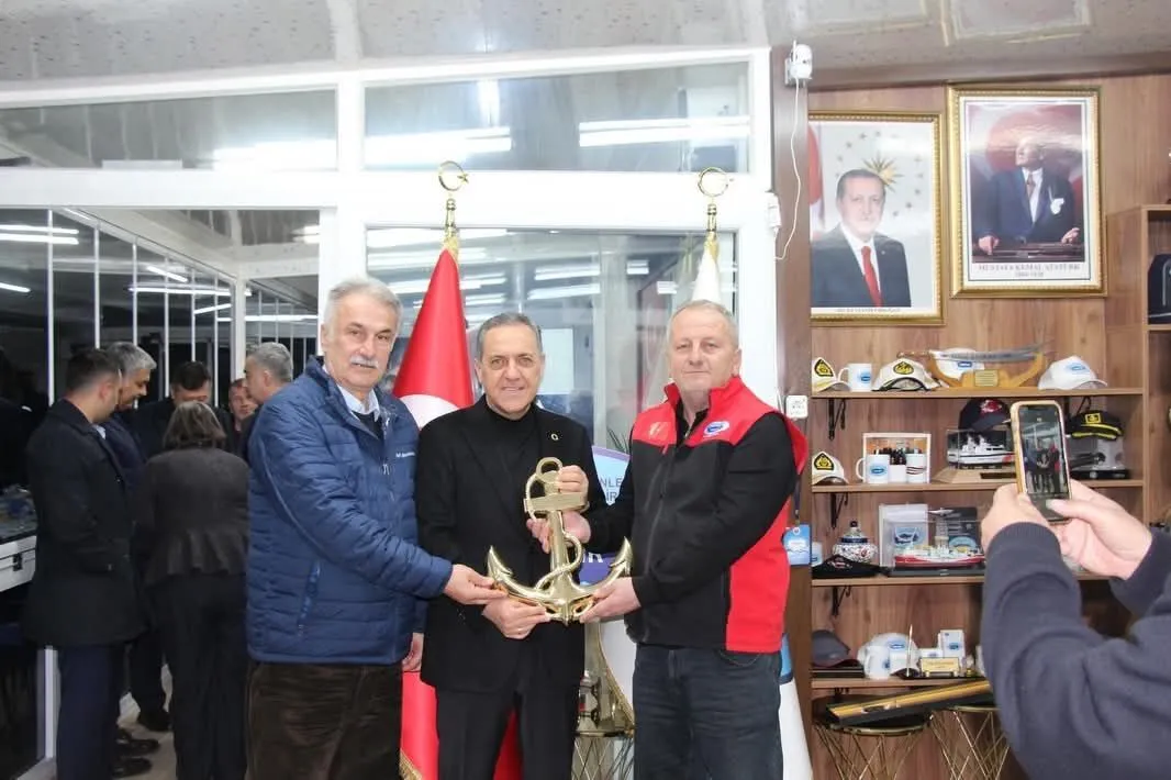 Yalova Valisi Ahmet Hamdi Usta Balıkçılarla Aynı Sofrada Buluştu: Kapaklı’da Anlamlı İftar Programı