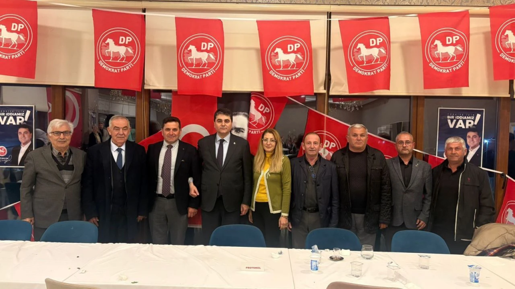 Demokrat Parti Bursa’da Güç Gösterisi: Gültekin Uysal’dan İktidara Sert Eleştiriler