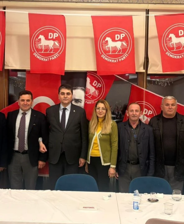 Demokrat Parti Bursa’da Güç Gösterisi: Gültekin Uysal’dan İktidara Sert Eleştiriler