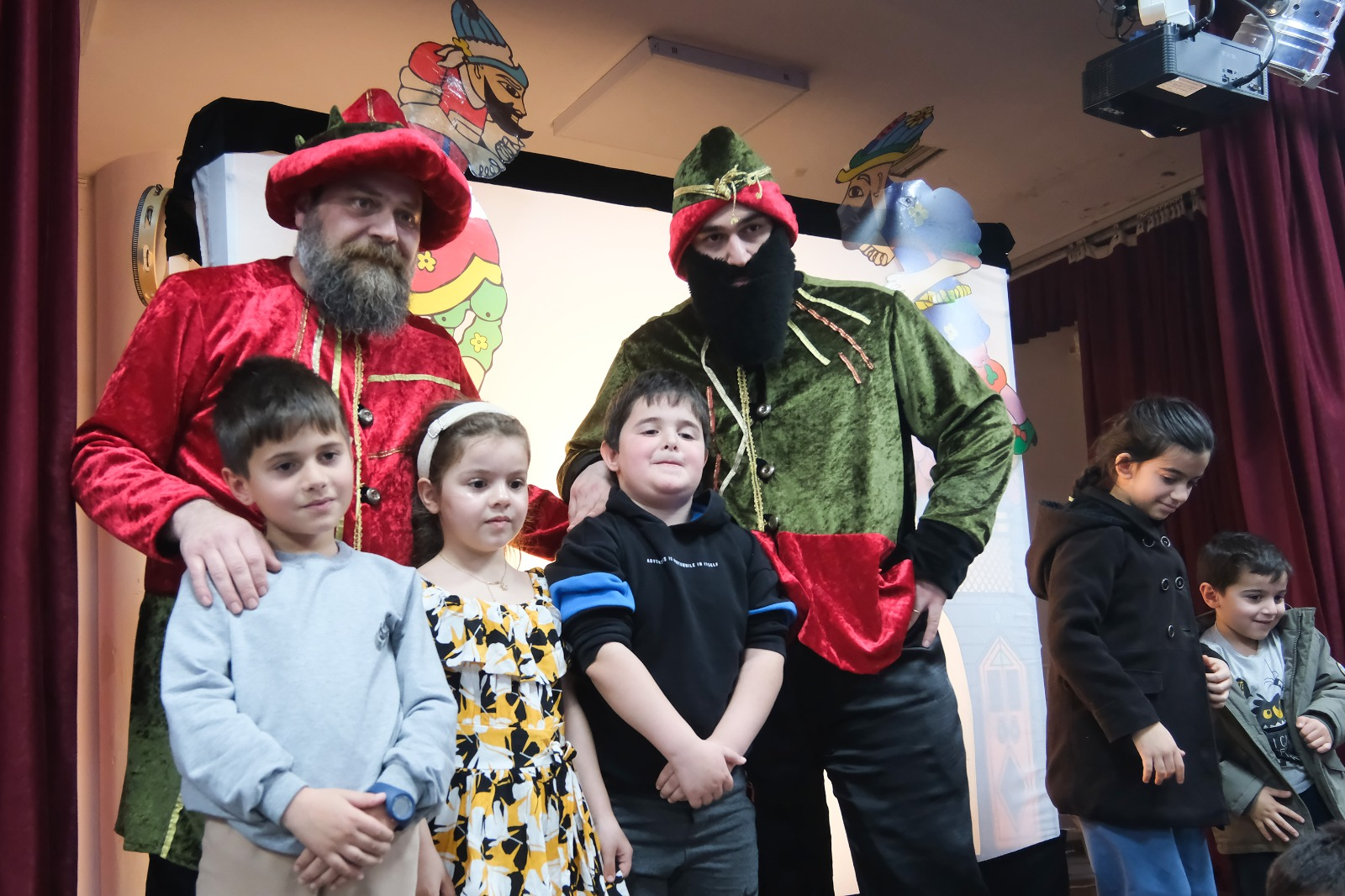 ÇİFTLİKKÖYLÜ ÇOCUKLAR ‘DEV GÖLGE HACİVAT KARAGÖZ’LE RAMAZAN’A VEDA ETTİ