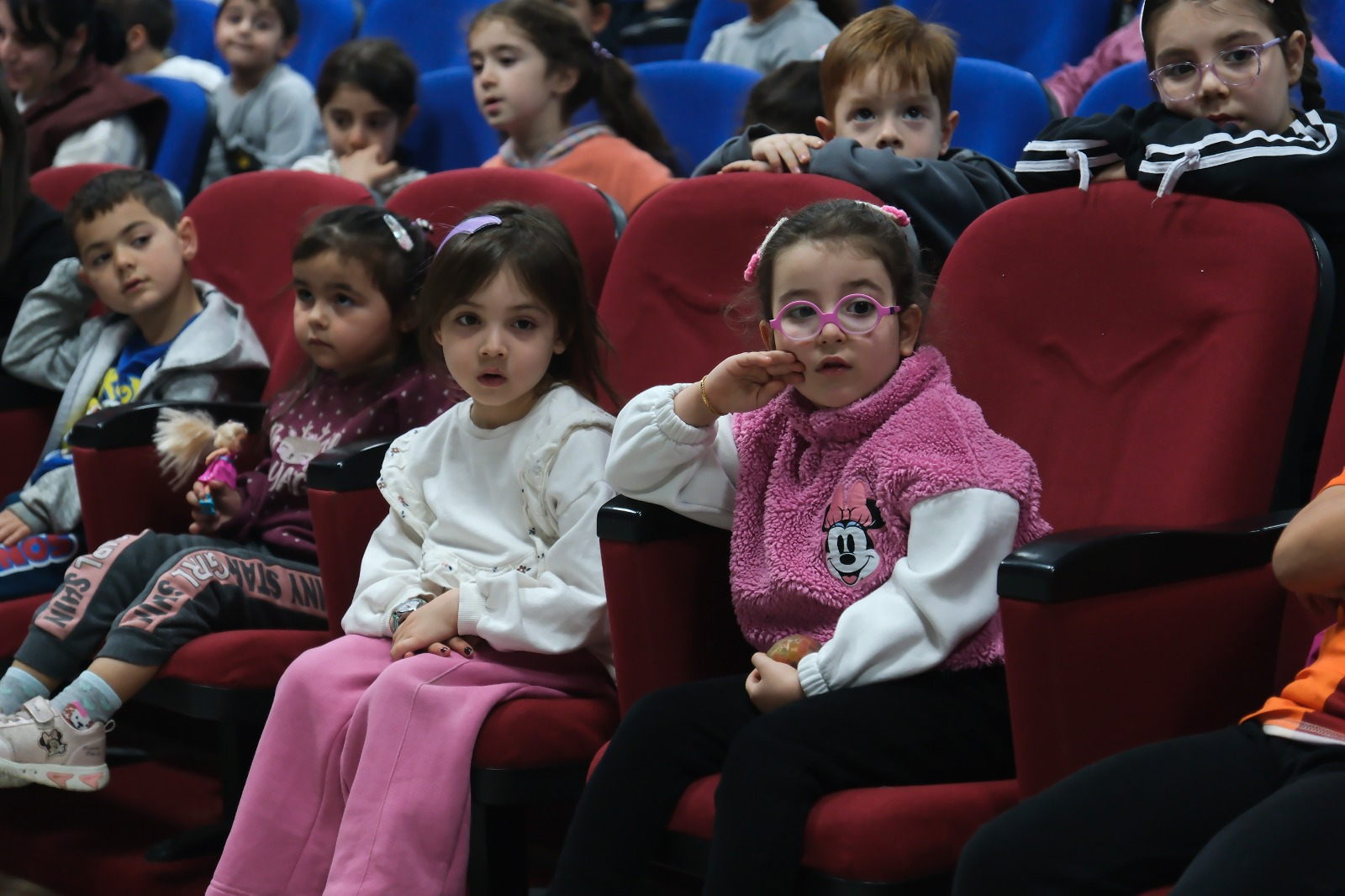 ÇİFTLİKKÖYLÜ ÇOCUKLAR ‘DEV GÖLGE HACİVAT KARAGÖZ’LE RAMAZAN’A VEDA ETTİ