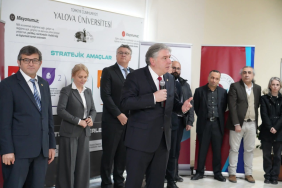 Yalova Üniversitesi’nde Bayramlaşma Programı: Rektör Bahçekapılı Personelle Buluştu