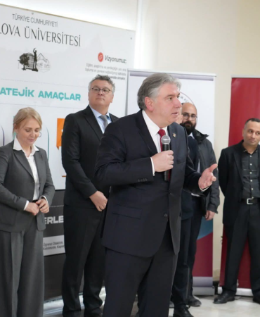 Yalova Üniversitesi’nde Bayramlaşma Programı: Rektör Bahçekapılı Personelle Buluştu