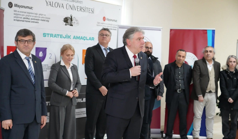 Yalova Üniversitesi’nde Bayramlaşma Programı: Rektör Bahçekapılı Personelle Buluştu