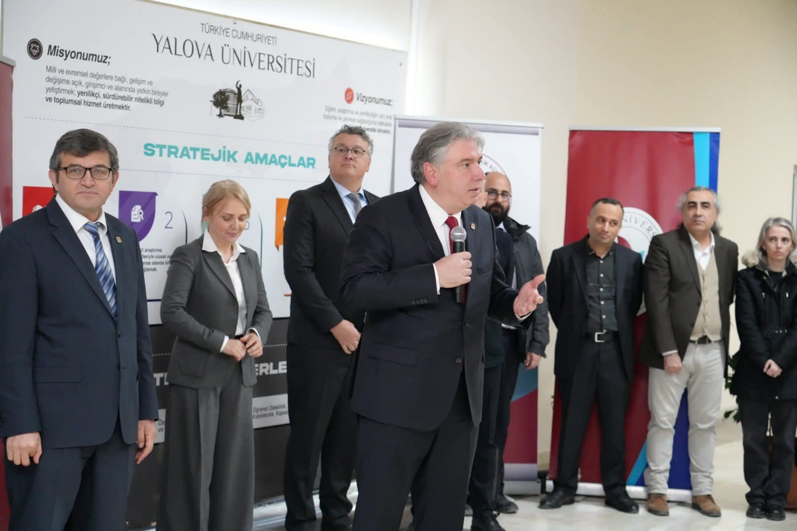 Yalova Üniversitesi’nde Bayramlaşma Programı: Rektör Bahçekapılı Personelle Buluştu