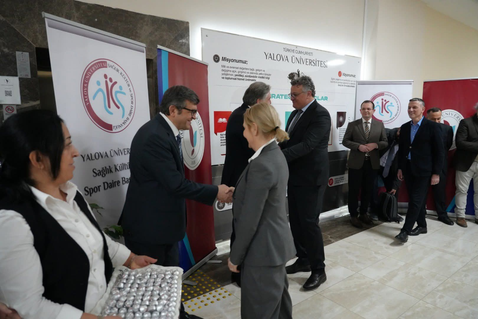 Yalova Üniversitesi’nde Bayramlaşma Programı: Rektör Bahçekapılı Personelle Buluştu