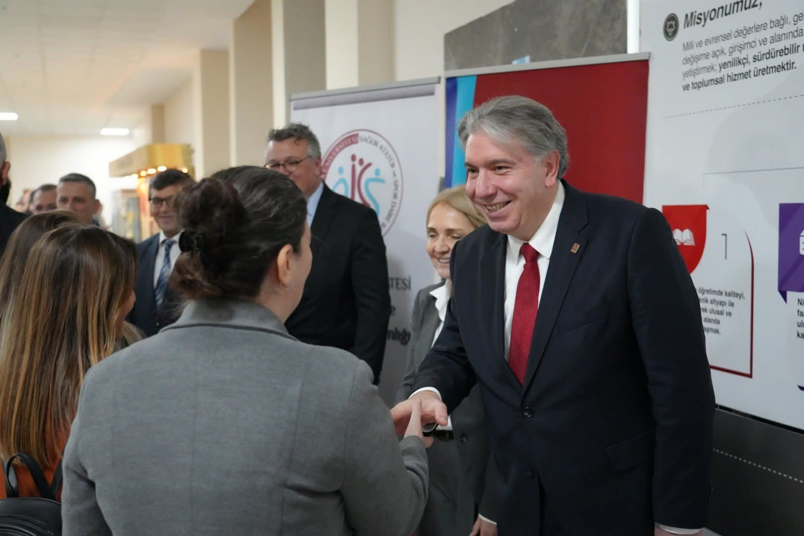 Yalova Üniversitesi’nde Bayramlaşma Programı: Rektör Bahçekapılı Personelle Buluştu