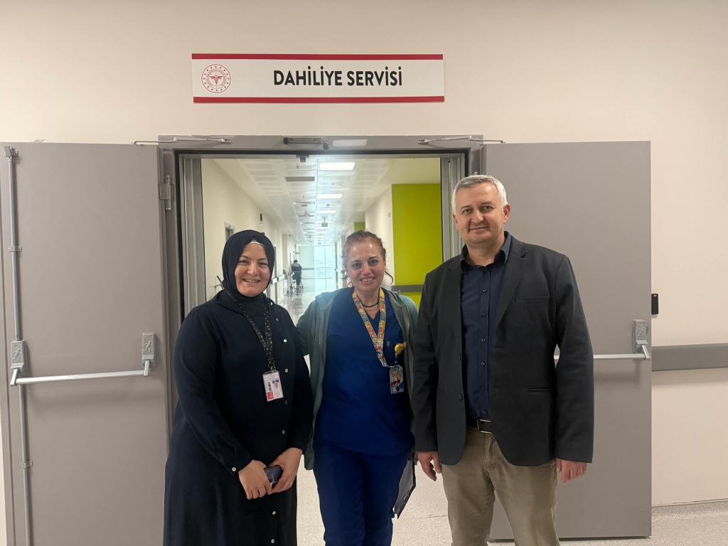 Yalova’da Ulusal Yaşlılar Haftası’nda Anlamlı Ziyaret: Hastalara Moral Oldular