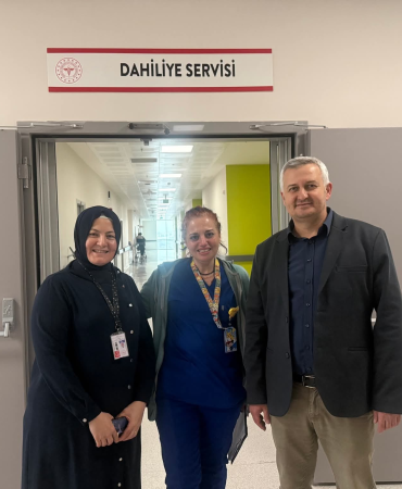 Yalova’da Ulusal Yaşlılar Haftası’nda Anlamlı Ziyaret: Hastalara Moral Oldular