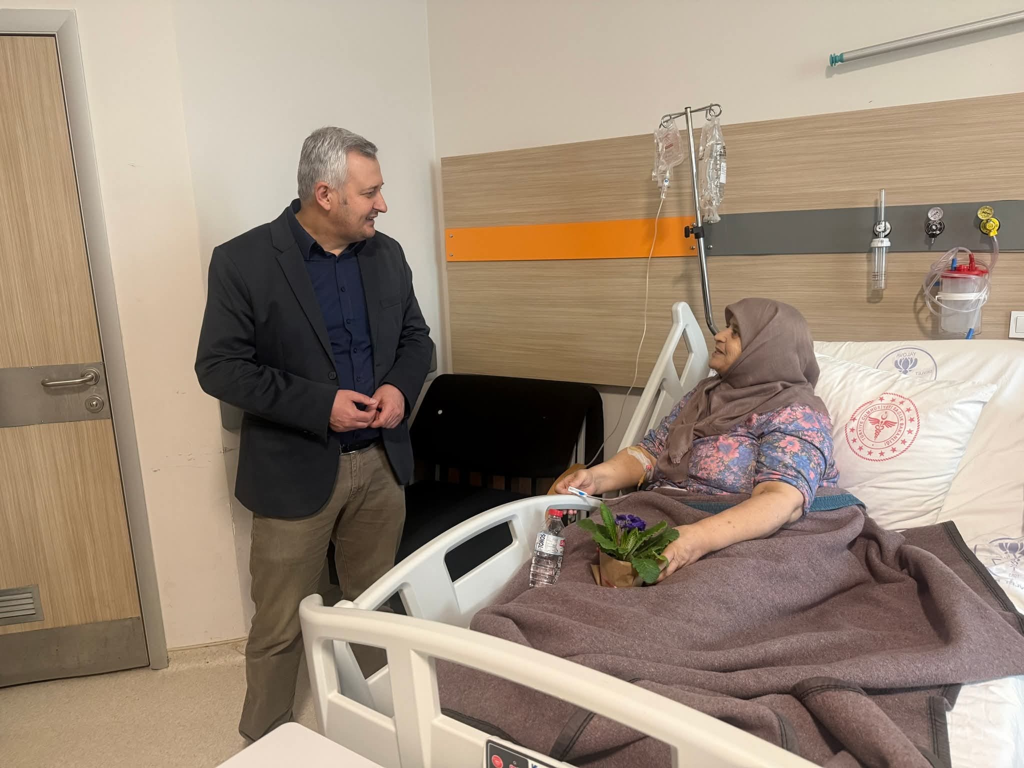 Yalova’da Ulusal Yaşlılar Haftası’nda Anlamlı Ziyaret: Hastalara Moral Oldular