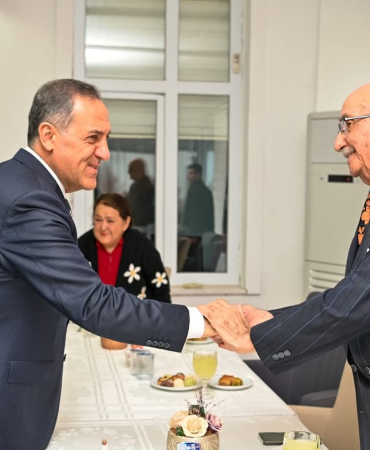 Yalova Valisi Dr. Ahmet Hamdi Usta’dan Huzurevine Bayram Ziyareti