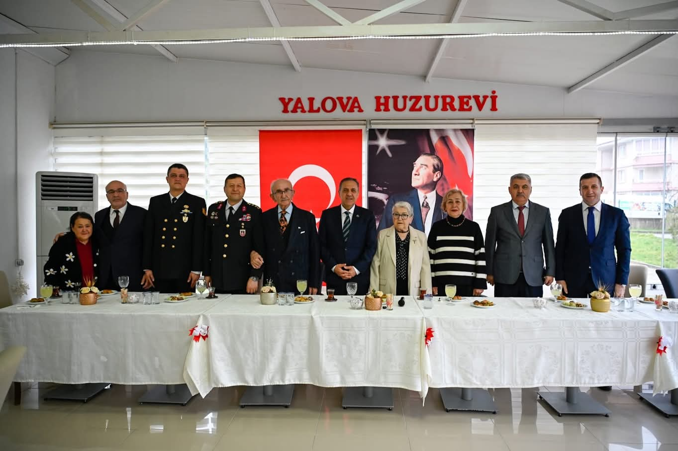 Yalova Valisi Dr. Ahmet Hamdi Usta’dan Huzurevine Bayram Ziyareti