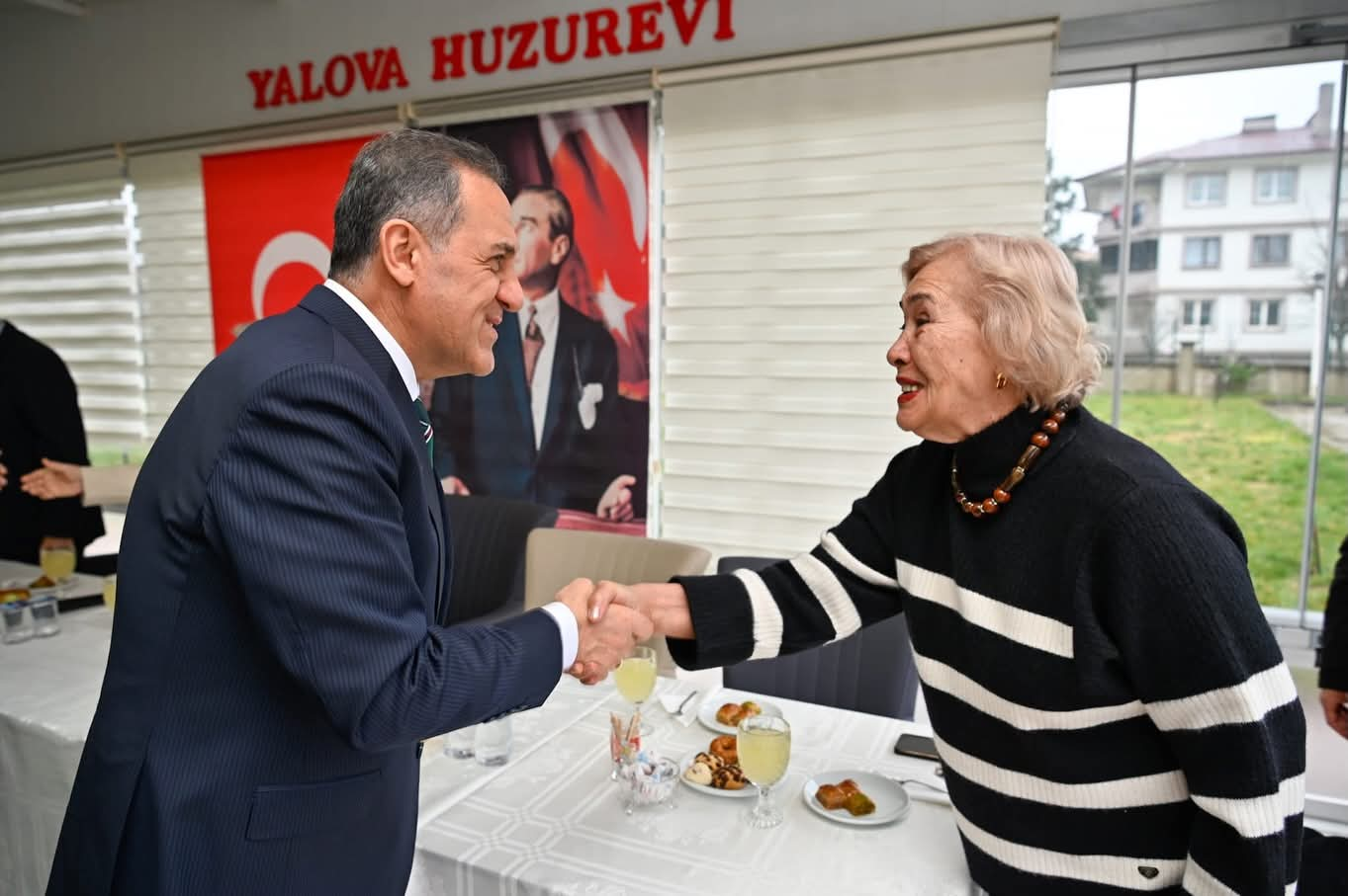 Yalova Valisi Dr. Ahmet Hamdi Usta’dan Huzurevine Bayram Ziyareti