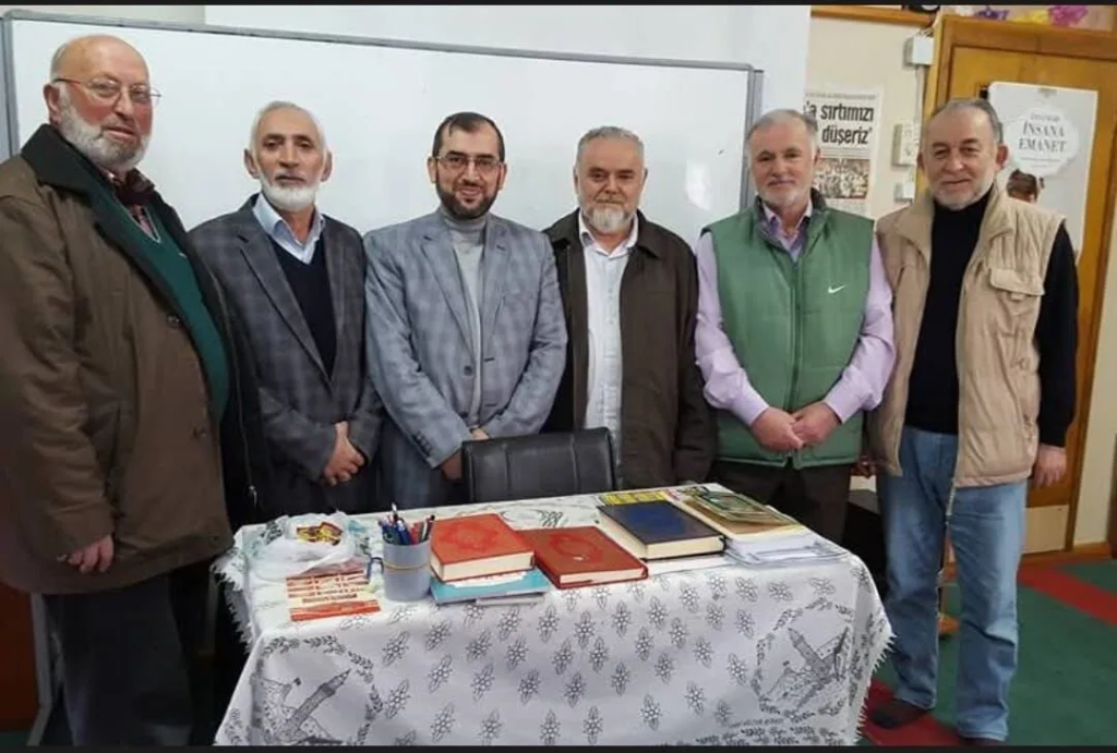 Teravih Namazlarında Bir İlk: 60 Yaş Ortalamalı İlahi Grubu Camilerde Gönülleri Mest Etti